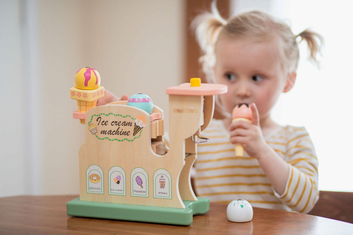 Ice Cream Maker Toy for Toddler's Kitchen Pretending Play, Train Fine Motor Skill and Concentration for Kid's Early Education