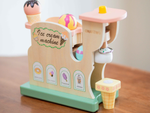 Ice Cream Maker Toy for Toddler's Kitchen Pretending Play, Train Fine Motor Skill and Concentration for Kid's Early Education